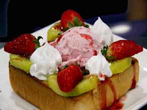 Kiwi-Strawberry-Honey-Toast